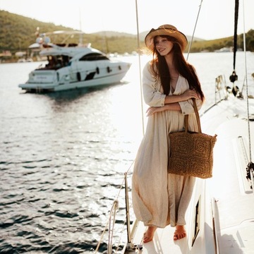 Женская плетеная соломенная сумка-корзина на лето