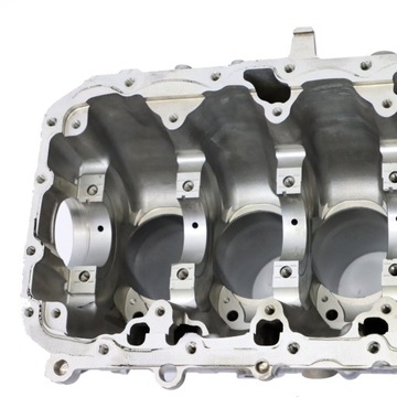 Блок двигателя BMW 6 цилиндров на основании стола