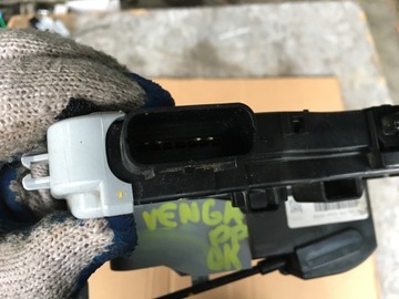 KIA VENGA 09- ZÁMEK DVEŘE PRAVÝ PŘEDNÍ 4 PIN