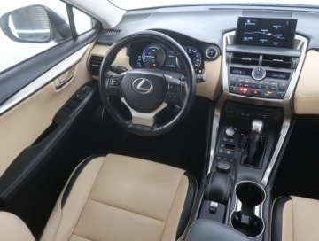 Lexus NX I SUV 300h 197KM 2017 Lexus NX 300h, Salon Polska, Serwis ASO, 4X4, zdjęcie 6