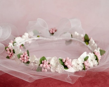 Причастие венки из пенопластовых цветов розового белого