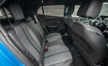 Peugeot 2008 II SUV Facelifting 1.2 PureTech 130KM 2024 Peugeot 2008 PureTech 130 Allure SS EAT8 SalonPL Niski Przebieg Od Reki Za, zdjęcie 8