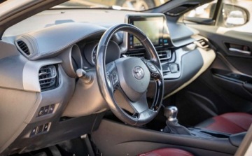 Toyota C-HR I Crossover 1.8 Hybrid 122KM 2019 Toyota C-HR Toyota C-HR 1.8 Hybrid Selection 1.8 Hybryda 122KM, zdjęcie 9