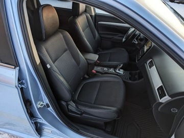 Mitsubishi Outlander III 2014 Mitsubishi Outlander Rezerwacja 2.0 Hybryda Plug-in 121KM, zdjęcie 31