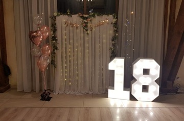 Большая цифра 8 со светодиодными лампочками для украшения дня рождения