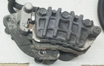 Правый тормозной суппорт Honda Varadero 1000 99-02