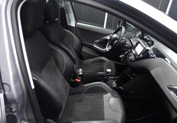 Peugeot 2008 I SUV Facelifting 1.2 PureTech 130KM 2019 Peugeot 2008 Crossway Kamera cofania Panorama Kubelkowe fotele 1.2, zdjęcie 6