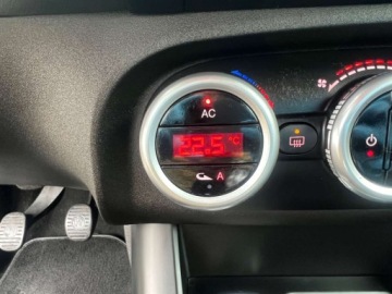 Alfa Romeo Giulietta Nuova II Hatchback 5d 1.4 TB 16v Mair 170KM 2011 Alfa Romeo Giulietta LEDY KLIMATYZACJA EL.SZYBY GRZANE FOTELE TEMPOMAT E.L, zdjęcie 10