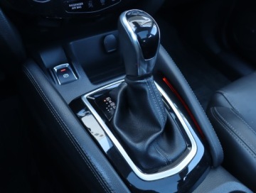 Nissan Qashqai II Crossover Facelifting 1.3 DIG-T  160KM 2018 Nissan Qashqai 1.3 DIG-T, Serwis ASO, Automat, zdjęcie 11