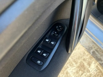 Peugeot 308 II 2014 Peugeot 308 hatchback 1.6 HDI 120 KM Nawigacja Hak, zdjęcie 9