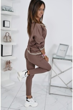 КЛАССИЧЕСКИЙ СТИЛЬНЫЙ СПОРТИВНЫЙ КОМПЛЕКТ CHARMI! WZ.2 С