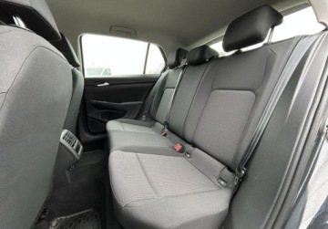 Volkswagen Golf VIII Hatchback 1.0 TSI 110KM 2021 Volkswagen Golf Basic Pakiet Comfort, FV 23, ACC, Czujniki parkowania, Di, zdjęcie 17