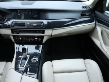 BMW Seria 5 F10-F11 Touring 520d 184KM 2012 BMW 5 520d, 181 KM, Automat, Skóra, Navi, Xenon, zdjęcie 7