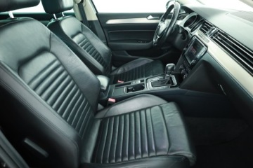 Volkswagen Passat B8 Variant 2.0 TDI 190KM 2015 VW Passat 2.0 TDI, 187 KM, Automat, Skóra, Klima, zdjęcie 6