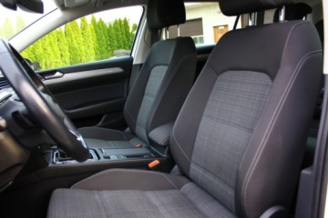Volkswagen Passat B8 Variant Facelifting 2.0 TDI SCR 150KM 2020 Volkswagen Passat 2.0 TDI 150KM Bezwypadkowy 100 Serwisowany I Wlasciciel, zdjęcie 26