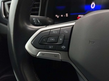 Volkswagen Polo VI Hatchback 5d Facelifting 1.0 MPI 80KM 2022 Volkswagen Polo 1.0MPI 80KM Life SerwisASO Led Virtual App-Connect Clima F, zdjęcie 19