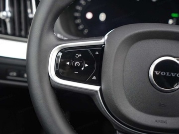 Volvo XC60 II Crossover Plug-In Facelifting 2.0 T6 350KM 2025 XC60 T6 Plug-In Hybrid AWD Ultra Black Edition 2.0 (349KM) 2025, zdjęcie 8