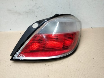 LAMPA PRAWA TYL TYLNA OPEL ASTRA H III HB 5 DRZWI LATA 2004-2007 PRZEDLIFT