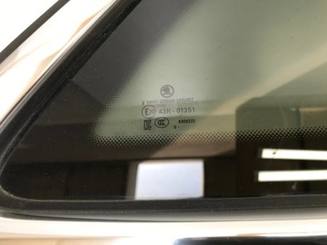 SKODA ENYAQ iV 2020 SZYBA KAROSERYJNA PRAWY TYŁ 5LG845298C CHROM CIEMNA