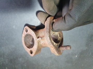 АВТОМОБИЛЬ ФИАТ 126 МАЛУХ ВЫПУСКНОЙ ПАТРУБОК ОРИГИНАЛЬНЫЙ ТВЕРДЫЙ