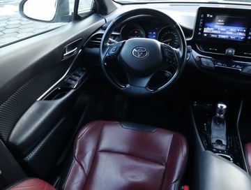 Toyota C-HR I Crossover 1.8 Hybrid 122KM 2018 Toyota C-HR 1.8 Hybrid, Salon Polska, Serwis ASO, zdjęcie 6