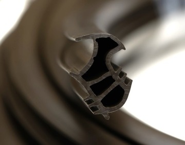 USZCZELKA UNIWERSALNA DRZWI METALOWE ZEWNĘTRZNE WEJŚCIOWE BRĄZ CIEMNY 1mb