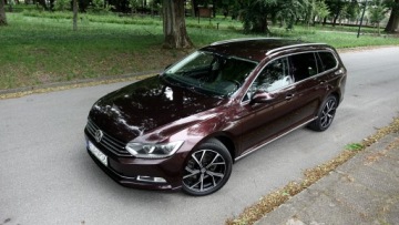 Volkswagen Passat B8 Variant 2.0 TDI 150KM 2015 .. 3 strefowy klimatronik .. Lampy Full Led .. Grzane Fotele PRZÓD i Tył