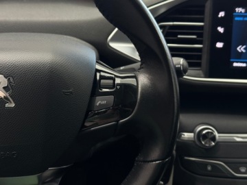 Peugeot 308 II SW Facelifting 1.5 BlueHDI 130KM 2021 Peugeot 308 Active Pack / CarPlay/Android Auto / K, zdjęcie 22