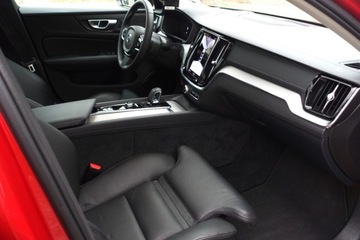 Volvo S60 III Sedan Facelifting 2.0 B5 250KM 2024 Volvo S60 Bezwypadek B5 AWD UltimateDark Kamera360 ACC R-Design FV23, zdjęcie 9