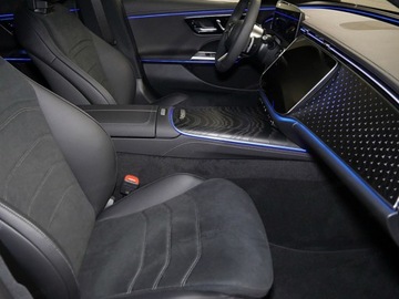 Mercedes Klasa E W214 Sedan 2.0 220d 197KM 2025 E Klasa 220 d 4-Matic AMG 2.0 (197KM) 2025, zdjęcie 3