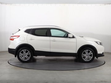 Nissan Qashqai II Crossover 1.2 DIG-T 115KM 2015 Nissan Qashqai 1.2 DIG-T, Automat, Skóra, Navi, zdjęcie 5