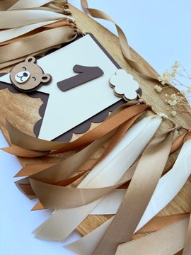 Вымпел-перетяжка на стул, гирлянда с номером - мишкой и лентами.