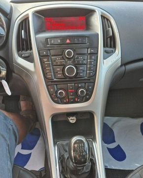 Opel Astra J Sports Tourer 1.4 Turbo ECOTEC 140KM 2012 Opel Astra Cosmo Grzane fotele140KM 1.4 Benzyna 140KM, zdjęcie 22