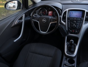 Opel Astra J Hatchback 5d 1.4 Turbo ECOTEC 120KM 2012 Opel Astra 1.4 T, Klima, Tempomat, Parktronic, zdjęcie 6