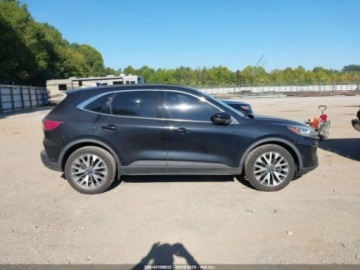 Ford Kuga III 2020 Ford Kuga 2020 r.,2,0L TITANIUM 2.0 Benzyna 250KM, zdjęcie 13