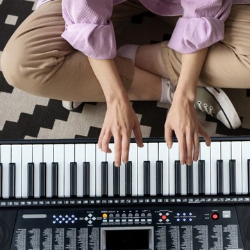 Keyboard 61 klawiszy z podświetleniem LED – idealny dla początkujących
