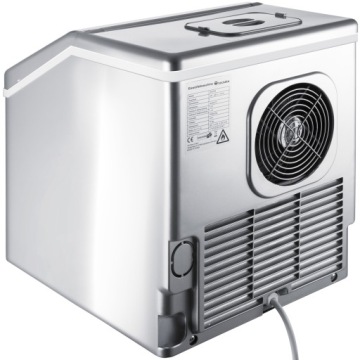 Ледогенератор, прозрачные кубики льда.