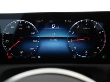 Mercedes Klasa A W177/V177 Sedan 1.3 180 136KM 2020 Mercedes A 180 full LED półskóra duże ekrany, zdjęcie 21
