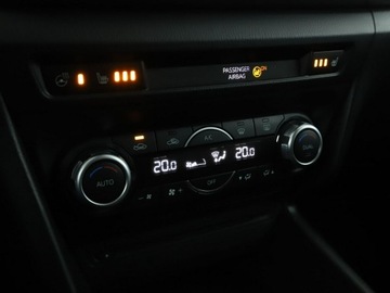 Mazda 3 III Sedan Facelifting 2.0 SKYACTIV-G 120KM 2017 Mazda 3 navi klima auto kamera i czujnki, zdjęcie 25