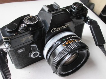 Камера Canon FT QL с объективом Canon 50 мм и соотношением сторон 1:1,8
