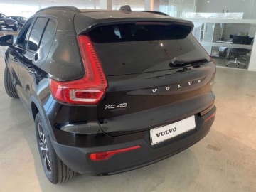 Volvo XC40 Crossover Facelifting 2.0 B3 163KM 2025 VOLVO XC40 B3 Plus Dark Suv 2.0 163KM 2025, zdjęcie 2