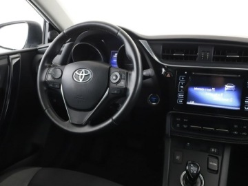 Toyota Auris II Touring Sports Facelifting 1.8 Hybrid 136KM 2015 Toyota Auris lift navi kamera panorama hak, zdjęcie 15