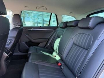 Skoda Superb III Kombi Facelifting 2.0 TDI SCR 200KM 2022 Skoda Superb 2.0TDI 200KM STYLE DSGPodrzewane FoteleNiski PrzebiegKameraFV, zdjęcie 13