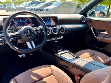 Mercedes Klasa A W177/V177 Hatchback Facelifting 1.3 200 163KM 2025 MERCEDES-BENZ A Klasa 200 AMG Line 1.3 (163KM) 2025, zdjęcie 4