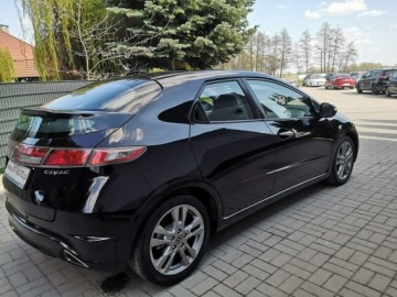 Honda Civic VIII Hatchback 3d 1.8 i-VTEC 140KM 2010 Honda Civic 1.8 I-VTEC 140KM Klimatronic Tempomat, zdjęcie 4