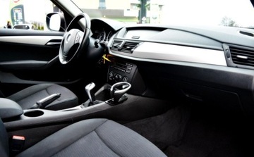 BMW X1 E84 Crossover sDrive18d 143KM 2010 BMW X1 Bezwypadkowy Podgrzewane fotele, Czujniki parkowania przod tyl, zdjęcie 17