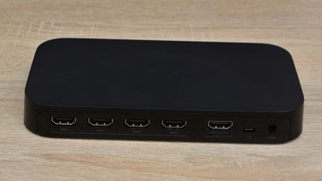 Philips Hue Play HDMI Sync Box Синхронизация света с телевизором и играми с помощью 4x HDMI