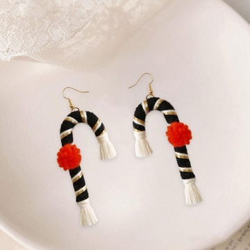 Плетение серег праздничной серии с бахромой и свисающей черной тростью Санта-Клауса