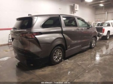 Toyota Sienna III 2023 Toyota Sienna 2023r., 4x4, 2.5L 2.5 Hybryda 189KM, zdjęcie 3