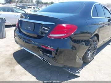 Mercedes Klasa E W213 2019 Mercedes-Benz Klasa E 2019 Mercedes-Benz E-Class E 300 RWD Sedan 2.0 241KM, zdjęcie 7